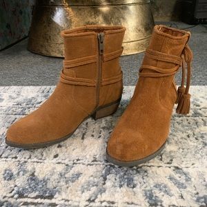 Minnetonka brown ankle bootie tassel